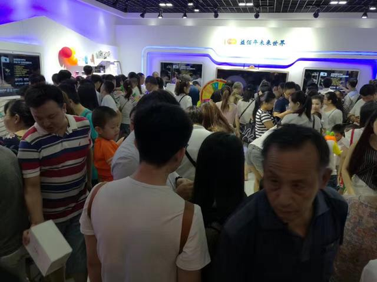 店内顾客爆满 一度失控