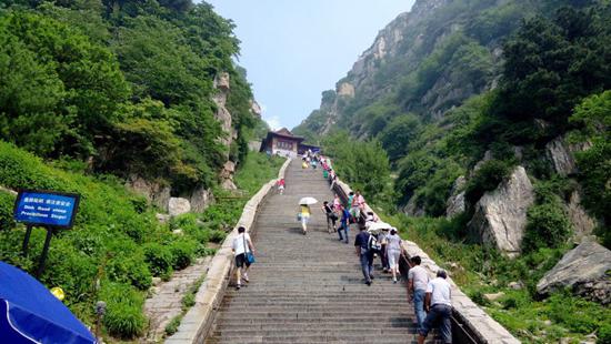 盘点山东夏天20℃的10个景点 崂山等上榜 1. 泰山
