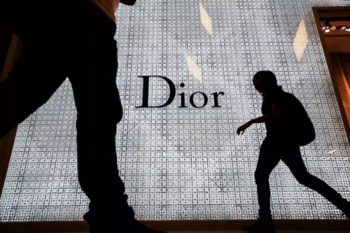 Dior在去年底开始强劲复苏,图为Dior的其中一间店铺