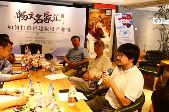 (嘉宾碧落黄泉正在阐述构建版权产业链的看法)