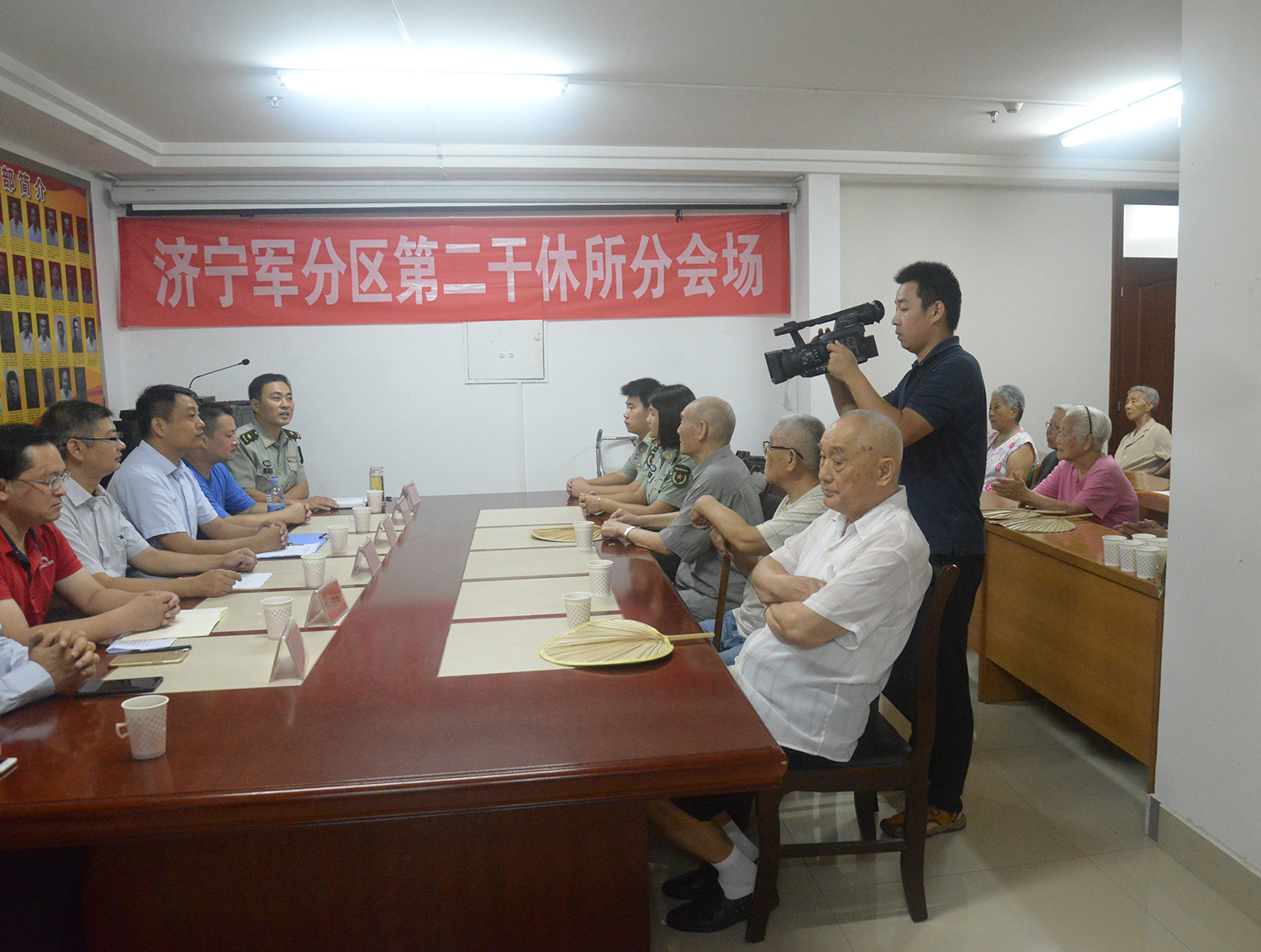 1501637049375112.jpg 爱心团队走进济宁军分区干休所慰问老干部、老首长