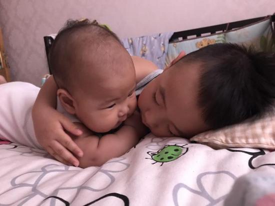 璐璐的两个孩子