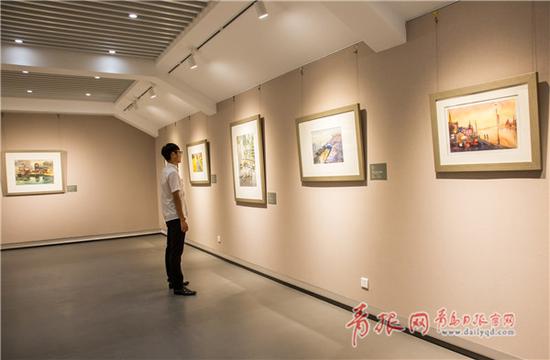 展览馆首展将展出市美术馆馆藏的12位国外水彩名家的24幅精品。摄影记者/刘栋