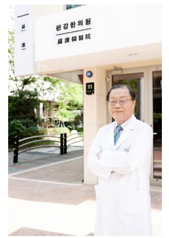 呼吸系统疾病权威专家-扁康韩医院徐孝锡院长从事于呼吸系统疾病治疗以及医学研究。