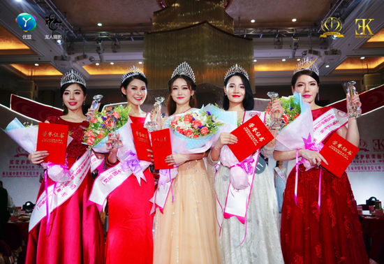 左起:殿军(骆圣儿)、亚军(张嘉君)、冠军(贾彤彤)、季军(何佩酲)、瑙军(林栩汘)