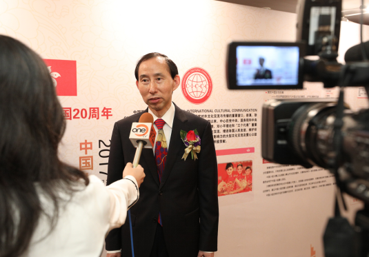(龙宇翔接受两岸媒体采访)