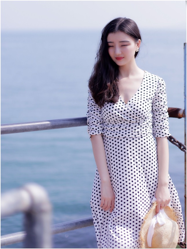 武大校花丁婷婷丰满迷人双眸让无数男人着迷