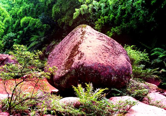 赤水四洞沟风景区仙桃石