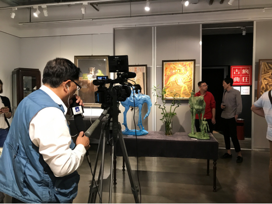 CCTV(中央数字电视书画频道)在拍摄此次展览作品