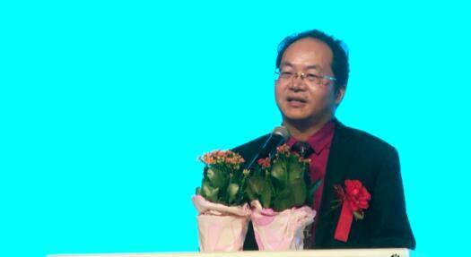 荷兰加勒比证劵交易所布莱恩先生讲述国际阔旗集团在荷兰的上市情况