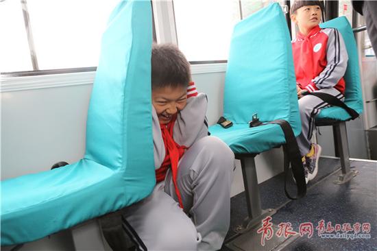 国际减灾日兴达地震局小学生活动