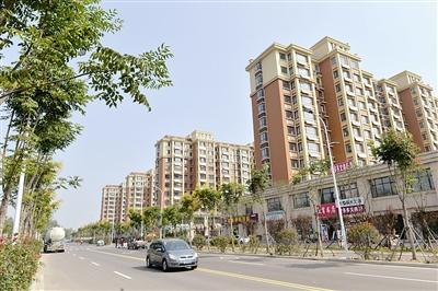 董家口港搬迁村庄的村民住进泊里镇的新社区。 邢志峰 摄
