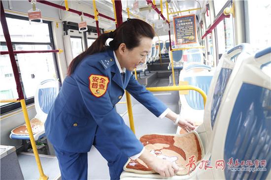 孙琪整理暖坐垫