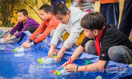 多样化的科普活动和实践探索活动给全校孩子带来一场科学盛宴。