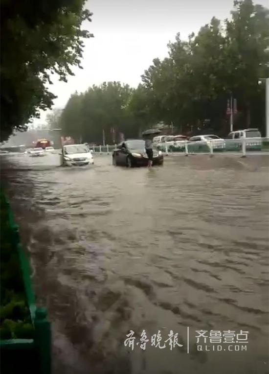 (安丘昨日大雨 壹粉摄)