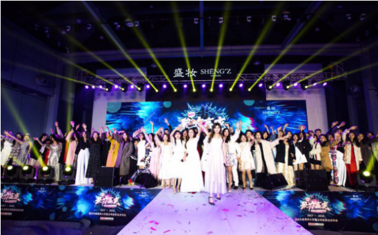 雪大带领优秀代理大合唱