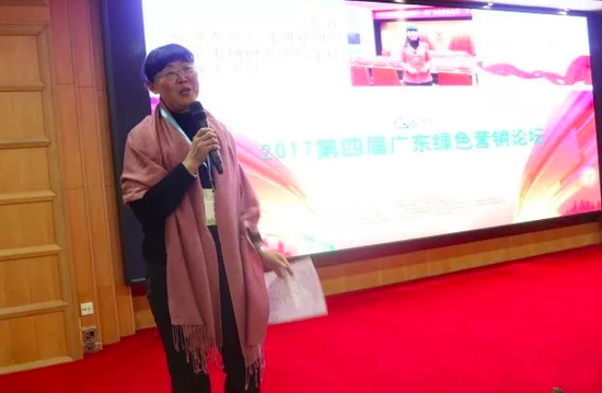 广东省政协委员、广东外语外贸大学市场研究中心主任、教授王卫红在演讲