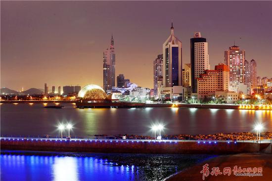 △ 市南栈桥景区夜景。