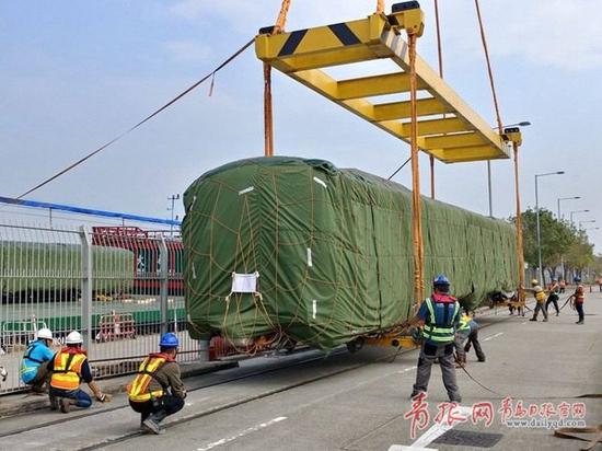 国内最大地铁车辆项目首列车运抵香港。(图片由中车四方股份公司提供)
