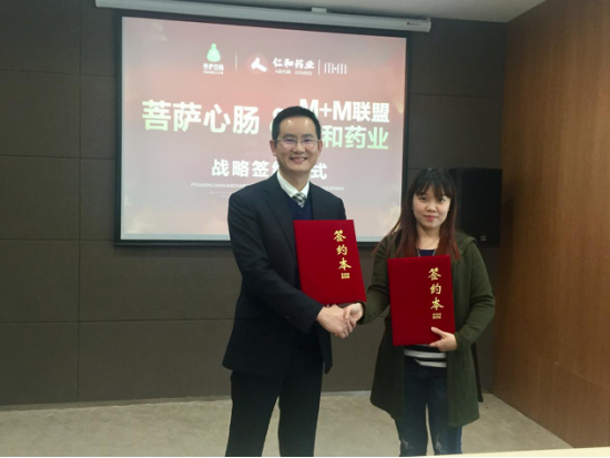 菩萨心肠益生菌创办人郑旭恩先生(左)