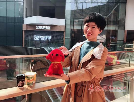剪成短发后的孙溶