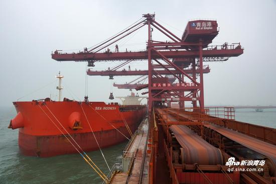 入华9艘40万吨矿船7靠董家口 中国港口大船时