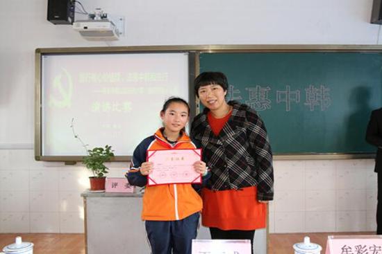 参赛选手从党的十八届五中全会精神宣讲入手,以国家宪法日系列活动为切入点,从弘扬宪法精神、推进法治社会、提高法律意识、增强法制观念,做好守法小公民等方面深刻诠释了法制宣传这一主题,此次演讲给全校师生予以强烈的心灵震撼。