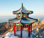 崂山巨峰银装素裹天空蓝