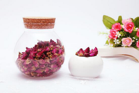 喝玫瑰花茶能祛斑吗?推荐女人喝什么花茶祛斑