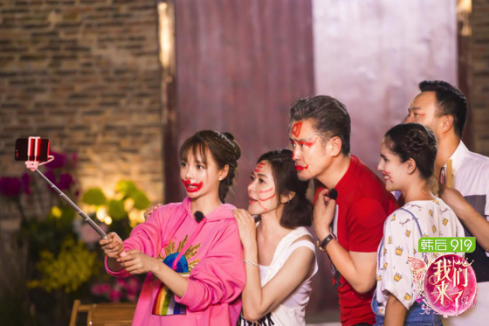 图:明星长期熬夜还能保持嫩白肌,《我们来了》深扒秘籍竟是韩后面膜