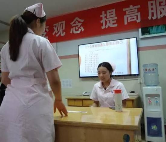 昆明天伦妇产医院举办感动式服务分享会,践行