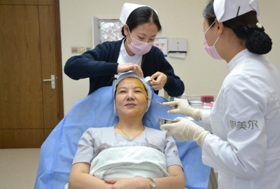 青岛伊美尔翊品线雕--指尖上的医美艺术