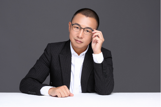 新凯龙董事长照片_布加迪凯龙(3)