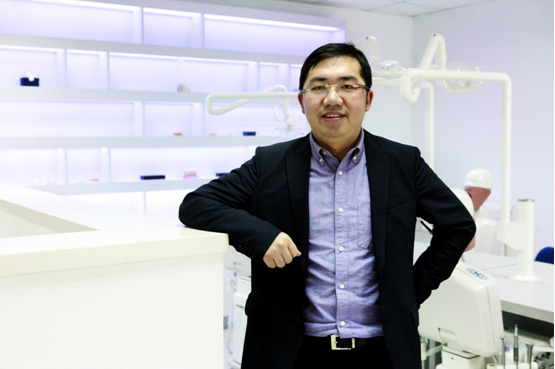 朗朗口腔董事长_朗朗老婆(3)