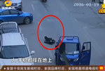 司機酒駕偷瞄高挑美女 撞死過路打電話大媽