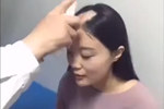 美女模仿電鉆啃玉米失手 頭發被大片扯掉就醫
