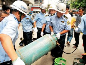 【四川省政府:8月15日前合同工临时工调离行.