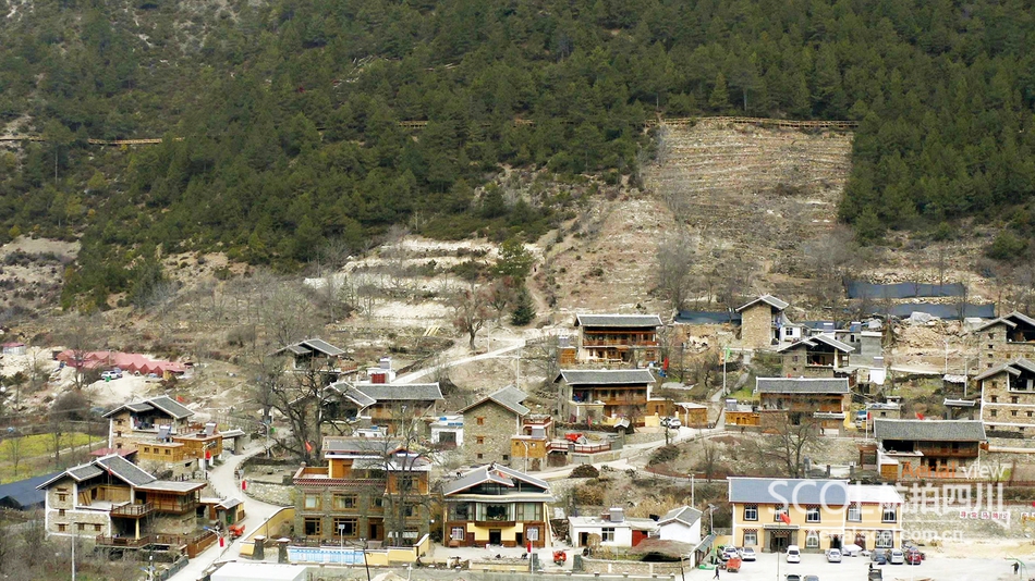 这里便是康定市孔玉乡色龙村,被中央电视台点赞过的"高山桃花源.