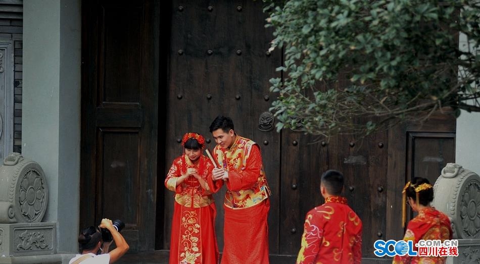 成都古装婚纱_成都婚纱收腰款(2)