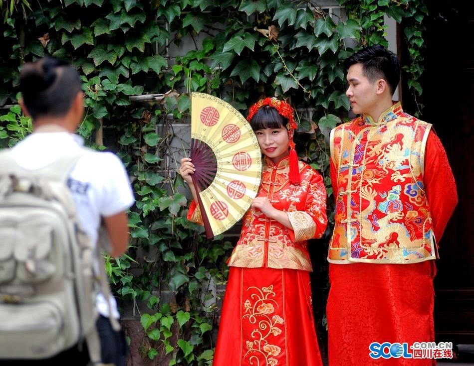 中国传统婚纱_动漫婚纱情侣头像