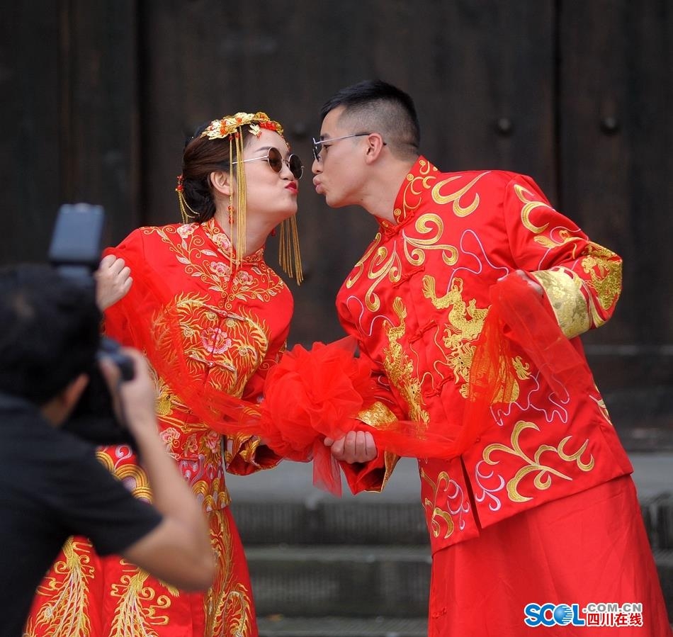 一对一婚纱照_动漫头像情侣一对一张(3)