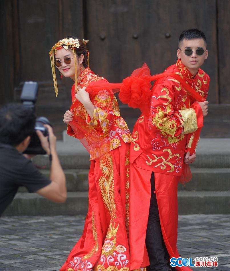 成都古装婚纱_成都婚纱收腰款