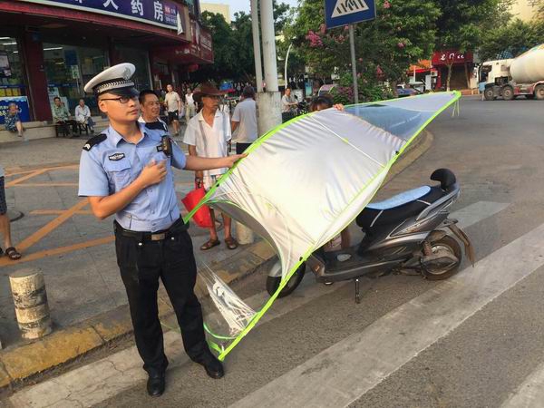 怎样装电动车雨伞 qi0y-fyitamv4691893.jpg