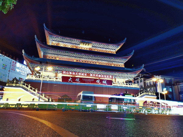 霓虹闪烁 宜宾夜经济亮起来