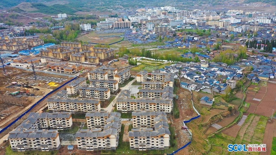 动迁安置人口_重庆完成6.48万户25.2万人建卡贫困人口搬迁任务