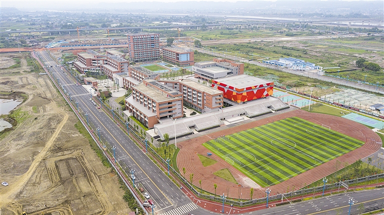 乐山市总人口_乐山市特殊教育学校(2)