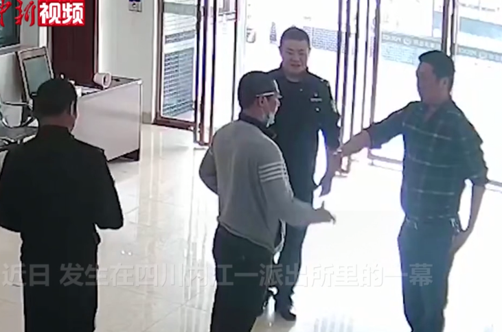 两退伍军人起纠纷 100个俯卧撑解决问题_新浪四川_新浪网