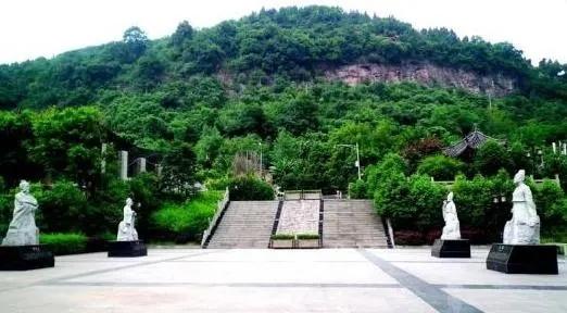 达州六相广场,有韩滉塑像