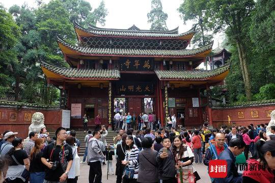 峨眉山万年寺