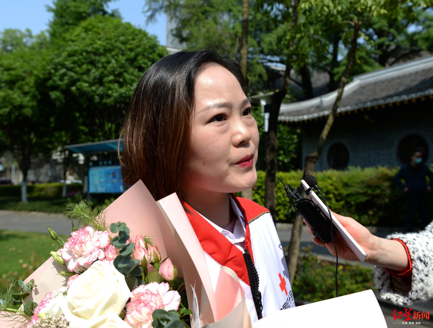 ↑负责翻译工作的四川大学外国语学院讲师吉晋